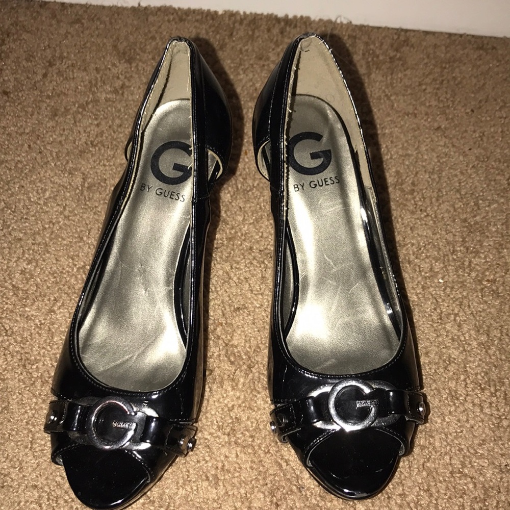 G by guess black pumps
